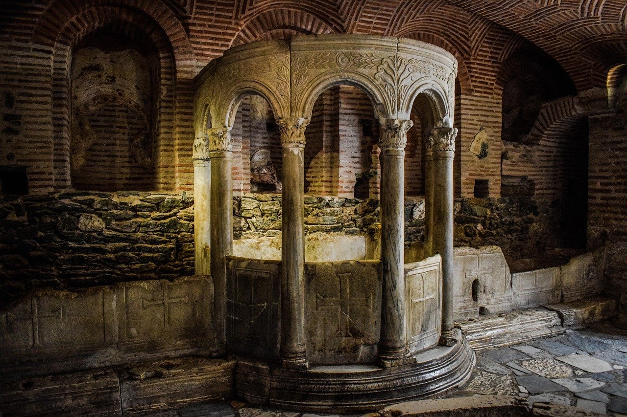 Tips for Booking Tours, Tickets & Navigation in the Rome Underground 
