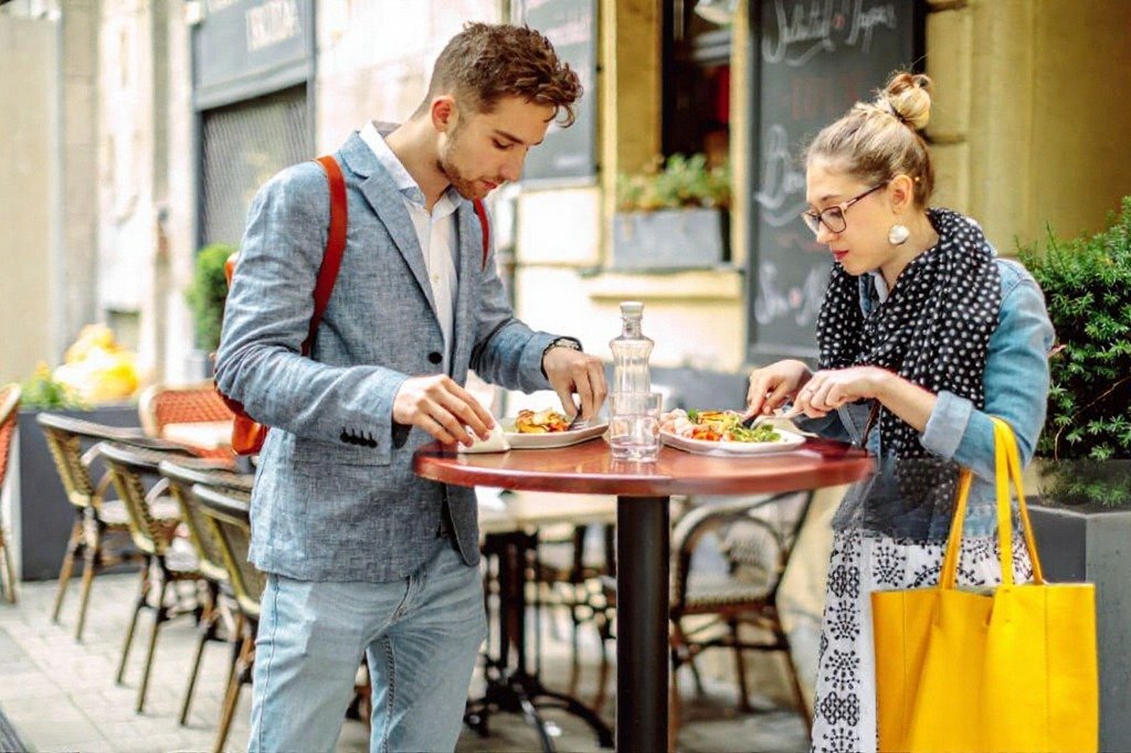 Street Food Etiquette: How to Eat Like a Roman