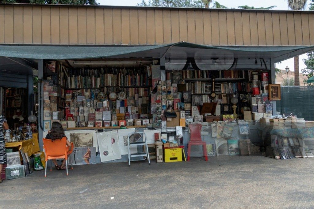 What You Can Buy at Antique Markets in Rome?